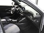 Peugeot e-2008 EV Allure Avantage 54 kWh 156PK | 1ste eigenaar | AppleCarPlay/AndroidAuto | Climate Control | Adaptive Cruise Control | 360'Camera | Keyless | FULL LED | Navigatie | LMV | Parkeersensoren | Privacy Glass | Isofix |