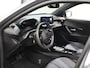 Peugeot e-2008 EV Allure Avantage 54 kWh 156PK | 1ste eigenaar | AppleCarPlay/AndroidAuto | Climate Control | Adaptive Cruise Control | 360'Camera | Keyless | FULL LED | Navigatie | LMV | Parkeersensoren | Privacy Glass | Isofix |