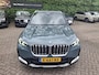 BMW X1 xDrive30e X-Line | PANO-SCHUIFDAK | LEER | HARMAN KARDON | HEAD-UP | CAMERA | STOELEN VOOR ELEKTRISCH VERSTELBAAR
