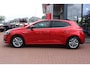 Renault Megane Hatchback TCe Aut. 1.2 *Limited* | Door Ons Onderhouden !! | Carplay | Navigatie | Keyless entry | Cruise & Climate control | PDC | Bluetooth | Privacy |