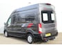 LMC Camper C590 'Innovan' Buscamper. Geweldig mooie LMC buscamper ! V.v. de krachtige 170pk Ford dieselmotor. Airco, voorraamverw., Xenon verlichting, trekhaak, luifel, metallic lak, LM wielen, garage, camera, adapt. cruise cntrl, lane assist, koel-, vriesvak, toilet, kookgelegenheid etc.