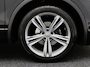 Volkswagen Tiguan 1.5 TSi 150 Pk Automaat R-Line | Stoelverwarming | Panorama dak | Camera | Carplay | Adaptive Cruise | 19 Inch | 90.811 Km !!