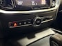 Volvo V60 2.0 B3 Inscription Automaat (APPLE CARPLAY, GROOT NAVI, GETINT GLAS, SPORTSTOELEN, KEYLESS, LANE ASSIST, NIEUWE APK, NIEUWSTAAT)