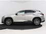 Lexus NX 450h+ AWD Launch Edition | BTW Voertuig | Blind Spot Monitor | Head-Up Display | Stoelverwarming+ stoelventilatie | Elektrische stoel + geheugen | Elektrische achterklep |