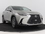 Lexus NX 450h+ AWD Launch Edition | BTW Voertuig | Blind Spot Monitor | Head-Up Display | Stoelverwarming+ stoelventilatie | Elektrische stoel + geheugen | Elektrische achterklep |