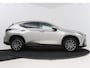Lexus NX 450h+ AWD Launch Edition | BTW Voertuig | Blind Spot Monitor | Head-Up Display | Stoelverwarming+ stoelventilatie | Elektrische stoel + geheugen | Elektrische achterklep |