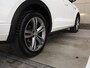 Volkswagen T-Roc 1.5 TSI Sport 150 pk | R-Line in- en exterieur | Trekhaak | 1e eigenaar | Stoelverwarming | Camera | Digitale cockpit | LED Koplampen | Navigatie | Camera