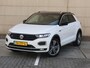 Volkswagen T-Roc 1.5 TSI Sport 150 pk | R-Line in- en exterieur | Trekhaak | 1e eigenaar | Stoelverwarming | Camera | Digitale cockpit | LED Koplampen | Navigatie | Camera