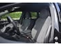 Volkswagen ID.7 Tourer Pro Limited Edition | Achterbank in ongelijke delen neerklapbaar incl. middenarmsteun en doorlaadmogelijkheid | Afstandscontrolesysteem (Front Assist), met voetgangers- en fietsersherkenning | Airconditioning automatisch, 2-zone (Climatronic)