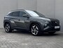 Hyundai Tucson 1.6 T-GDI PHEV Comfort Smart 4WD / Fabrieksgarantie tot 02-2027 / Afn. trekhaak 1.350 kg / Navigatie / Apple Carplay Android / Camera / Stuur- & stoelverwarming /19" LM wielen /