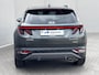 Hyundai Tucson 1.6 T-GDI PHEV Comfort Smart 4WD / Fabrieksgarantie tot 02-2027 / Afn. trekhaak 1.350 kg / Navigatie / Apple Carplay Android / Camera / Stuur- & stoelverwarming /19" LM wielen /
