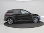 Hyundai Kona 1.6 GDI HEV Premium Automaat / Trekhaak / Lederen bekleding / HUD Display / Navigatie / Adaptieve Cruise Control / Elektrisch stoel voor / Stoel verwarming & koeling voor / NL Auto / Historie aanwezig /