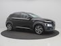 Hyundai Kona 1.6 GDI HEV Premium Automaat / Trekhaak / Lederen bekleding / HUD Display / Navigatie / Adaptieve Cruise Control / Elektrisch stoel voor / Stoel verwarming & koeling voor / NL Auto / Historie aanwezig /