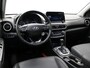 Hyundai Kona 1.6 GDI HEV Premium Automaat / Trekhaak / Lederen bekleding / HUD Display / Navigatie / Adaptieve Cruise Control / Elektrisch stoel voor / Stoel verwarming & koeling voor / NL Auto / Historie aanwezig /