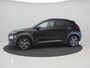 Hyundai Kona 1.6 GDI HEV Premium Automaat / Trekhaak / Lederen bekleding / HUD Display / Navigatie / Adaptieve Cruise Control / Elektrisch stoel voor / Stoel verwarming & koeling voor / NL Auto / Historie aanwezig /