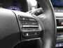 Hyundai Kona 1.6 GDI HEV Premium Automaat / Trekhaak / Lederen bekleding / HUD Display / Navigatie / Adaptieve Cruise Control / Elektrisch stoel voor / Stoel verwarming & koeling voor / NL Auto / Historie aanwezig /