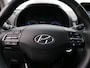 Hyundai Kona 1.6 GDI HEV Premium Automaat / Trekhaak / Lederen bekleding / HUD Display / Navigatie / Adaptieve Cruise Control / Elektrisch stoel voor / Stoel verwarming & koeling voor / NL Auto / Historie aanwezig /