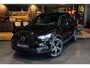 Volvo XC40 1.5 T5 Recharge R-Design 262PK Black Sportstoelen, Panorama dak, Memory, Camera, Senses Connect met High Performance Sound by Harman-Kardon, Intelisafe Pro/ Winter/ Ambiente/ Laadruimte/ Licht/ Park Pack, Voorruit verwarming, Lmv