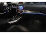 BMW 3-Serie 330i High Executive M-PAKKET PANO/CARPLAY/SFEER/HK/HUD/VOL