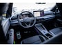 Volkswagen T-Roc 1.5 eTsi R-Line First Edition | Achteruitrijcamera | Elektrisch glazen panorama-dak | Full-LED koplampen
