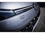 Volkswagen T-Roc 1.5 eTsi R-Line First Edition | Achteruitrijcamera | Elektrisch glazen panorama-dak | Full-LED koplampen
