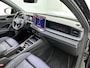 Volkswagen Tayron 1.5 eHybrid R-Line Edition 272 PK Plug-in hybrid | Harman Kardon | Panoramadak | Head-Up display | 360 Camera | Dodehoeksensoren | Navigatie | Apple Carplay | Android Auto | Stoelverwarming | Keyless access | Ruiten getint | Stuurverwarming | IQ Lights |