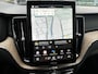 Volvo XC60 2.0 T6 Plug-in hybrid AWD Ultra Dark 360gr. Parkeer camera, Harman-Kardon Premium audio, Full led, Verwarmde stoelen 4X + stuur, Trekhaak semi elektrisch, Head-up display.