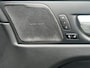 Volvo XC60 2.0 T6 Plug-in hybrid AWD Ultra Dark 360gr. Parkeer camera, Harman-Kardon Premium audio, Full led, Verwarmde stoelen 4X + stuur, Trekhaak semi elektrisch, Head-up display.