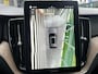 Volvo XC60 2.0 T6 Plug-in hybrid AWD Ultra Dark 360gr. Parkeer camera, Harman-Kardon Premium audio, Full led, Verwarmde stoelen 4X + stuur, Trekhaak semi elektrisch, Head-up display.