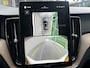 Volvo XC60 2.0 T6 Plug-in hybrid AWD Ultra Dark 360gr. Parkeer camera, Harman-Kardon Premium audio, Full led, Verwarmde stoelen 4X + stuur, Trekhaak semi elektrisch, Head-up display.