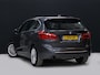 BMW 2-Serie Active Tourer 225xe iPerformance High Executive [HEAD-UP DISPLAY, ELEKTRISCHE ACHTERKLEP, CRUISE CONTROL, PDC, STOELVERWARMING, BLUETOOTH, NIEUWSTAAT, ]