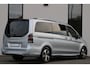 Mercedes-Benz EQV 300 L2 / AMG / 7-Persoons / Panorama / Led / Electr Stoelen / Vol Opties / NIEUWSTAAT