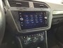 Volkswagen Tiguan 1.5 TSI Highline Business R / PANO / DSG / TREKHAAK