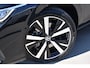 Volkswagen Golf Life Edition eHybrid | 'App-Connect' draadloze smartphone integratie | Achterbank in ongelijke delen neerklapbaar incl. middenarmsteun en doorlaadmogelijkheid | Afstandscontrolesysteem (Front Assist)