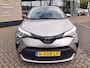 Toyota C-HR / C-HR+ 2.0 HYBRID DYNAMIC TREKHAAK 4S-BANDEN NAVI PARK-SENSOREN 18''LMV APPLE/ANDROID CAMERA BLUETOOTH NL-AUTO AD-CRUISE