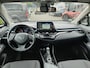 Toyota C-HR / C-HR+ 2.0 HYBRID DYNAMIC TREKHAAK 4S-BANDEN NAVI PARK-SENSOREN 18''LMV APPLE/ANDROID CAMERA BLUETOOTH NL-AUTO AD-CRUISE