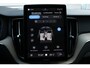Volvo XC60 2.0 T6 Plug-in hybrid AWD Plus Dark | Lichtmetalen Velgen 19" | Allseason Banden | Trekhaak Elektrisch Uitklapbaar | Elektrisch Glazen Panorama-Dak | 360 Rondomzicht Camera | head-up Display | Stoelen Voor / Achter + Stuurwiel Verwarmend | Pilot Assist