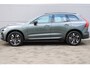 Volvo XC60 2.0 T6 Plug-in hybrid AWD Plus Dark | Lichtmetalen Velgen 19" | Allseason Banden | Trekhaak Elektrisch Uitklapbaar | Elektrisch Glazen Panorama-Dak | 360 Rondomzicht Camera | head-up Display | Stoelen Voor / Achter + Stuurwiel Verwarmend | Pilot Assist