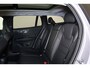 Volvo V60 T6 Recharge AWD Plus Dark - Panorama/schuifdak - IntelliSafe Assist & Surround - 360º Camera - Harman/Kardon audio - Verwarmde voorstoelen, stuur & achterbank - Parkeersensoren voor & achter - Elektr. bedienb. voorstoelen met geheugen - Head up display - Extra getint glas - 19' LMV