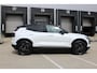 Volvo EX30 Cross Country Twin Motor Performance Ultra 69 kWh | 360º camera | Panorama Dak | 22KW Boordlader | Elektrisch Verstelbare Voorstoelen | Audio by Harman Kardon | Keyless Entry | Extra Getint Glas Achter