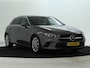 Mercedes-Benz A-klasse 160 Business Solution Luxury | Achteruitrijcamera | Sfeerverlichting | Stoelverwarming | Leder | Apple Carplay | Inclusief 24 maanden MB Certified garantie voor Europa.