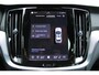 Volvo V60 T6 Plug-in hybrid AWD Plus Dark | Trekhaak | 360 graden camera | Verwarmbare voorstoelen en stuurwiel | Premium audio by Harman Kardon | Adaptieve cruise control | Verwarmbare achterbank en achterruit