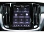 Volvo V60 T6 Plug-in hybrid AWD Plus Dark | Trekhaak | 360 graden camera | Verwarmbare voorstoelen en stuurwiel | Premium audio by Harman Kardon | Adaptieve cruise control | Verwarmbare achterbank en achterruit