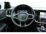 Volvo V60 T6 Plug-in hybrid AWD Plus Dark | Trekhaak | 360 graden camera | Verwarmbare voorstoelen en stuurwiel | Premium audio by Harman Kardon | Adaptieve cruise control | Verwarmbare achterbank en achterruit