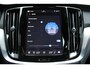 Volvo V60 T6 Plug-in hybrid AWD Plus Dark | Trekhaak | 360 graden camera | Verwarmbare voorstoelen en stuurwiel | Premium audio by Harman Kardon | Adaptieve cruise control | Verwarmbare achterbank en achterruit