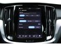 Volvo V60 T6 Plug-in hybrid AWD Plus Dark | Trekhaak | 360 graden camera | Verwarmbare voorstoelen en stuurwiel | Premium audio by Harman Kardon | Adaptieve cruise control | Verwarmbare achterbank en achterruit