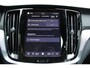 Volvo V60 T6 Plug-in hybrid AWD Plus Dark | Trekhaak | 360 graden camera | Verwarmbare voorstoelen en stuurwiel | Premium audio by Harman Kardon | Adaptieve cruise control | Verwarmbare achterbank en achterruit