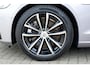 Volvo V60 T6 Plug-in hybrid AWD Plus Dark | Trekhaak | Verwarmbare voorstoelen en stuurwiel | 360 graden camera | Premium audio by Harman Kardon | Premium audio by Harman Kardon | Apple carplay/Android auto