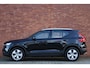 Volvo XC40 T2 Momentum | Parkeersensoren voor+achter | Parkeercamera | Cruise control | Climate control | Keyless start | 18 inch Lichtmetalen velgen |