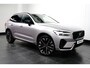 Volvo XC60 T6 Plus Dark Recharge Plug-In Hybrid AWD | Luchtvering | H&K | HUD | Nappa | Trekhaak | Pano | Massage | Stoelventilatie |